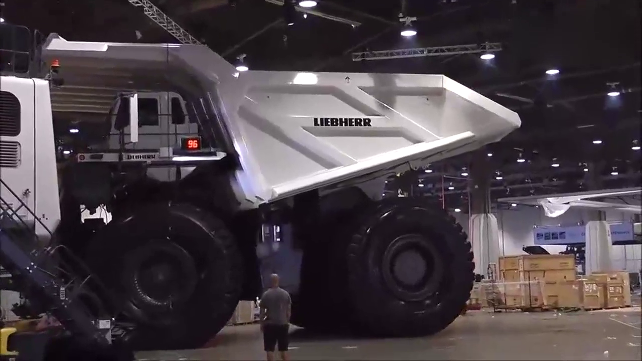 世界上体积最大的自卸卡车，煤老板发家致富就靠它！