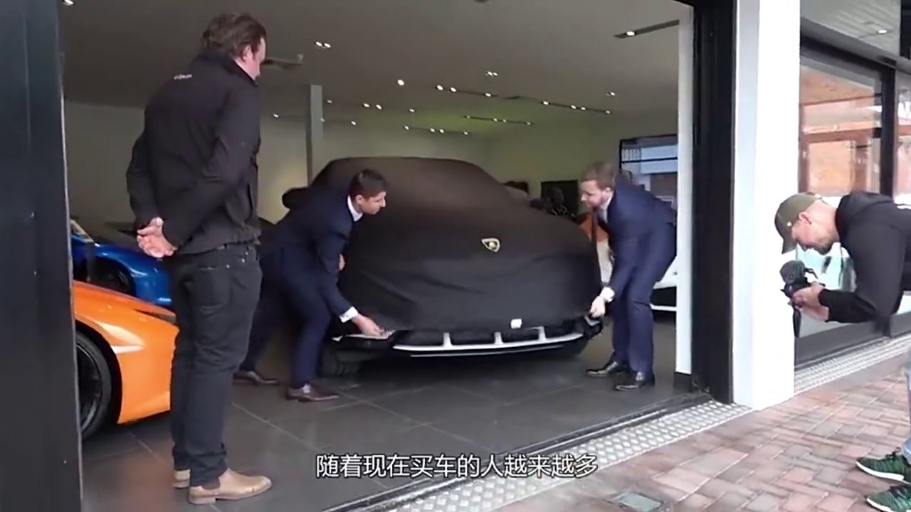 3000万的跑车如何交付客户？看了视频，说啥都不相信这是真的