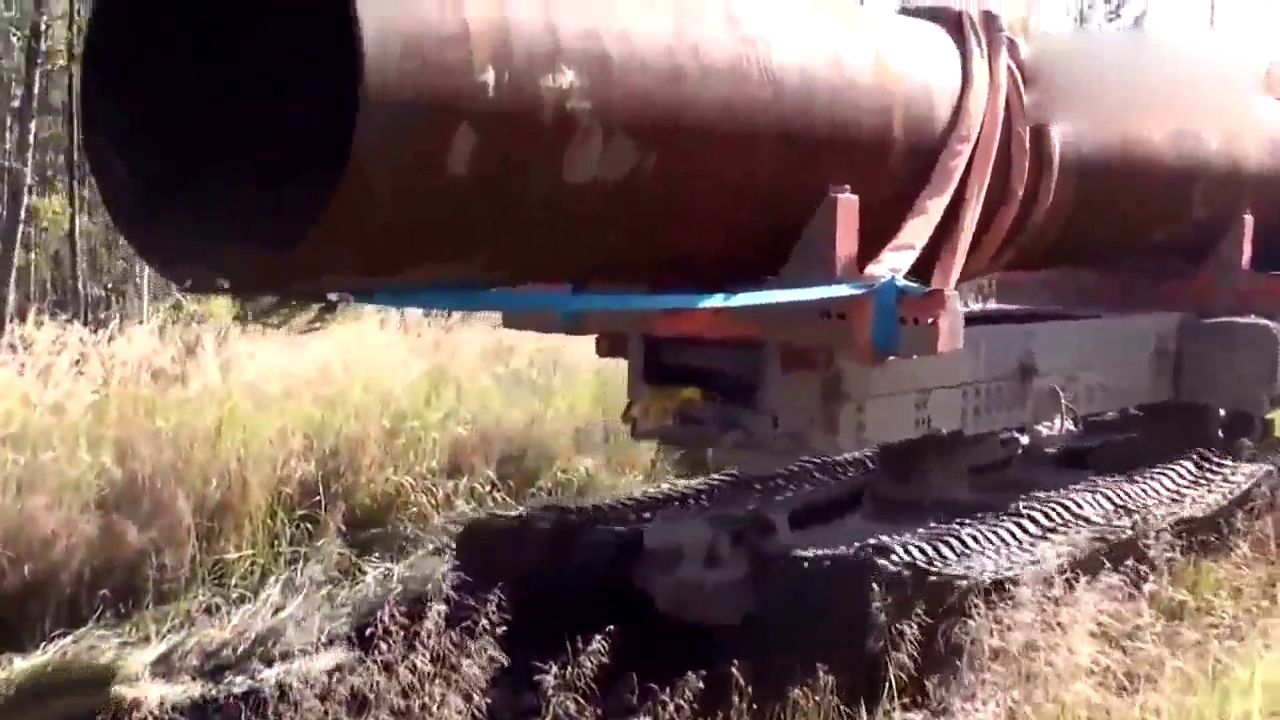 履带式卡车太牛了，什么路都可以过，不带打滑的