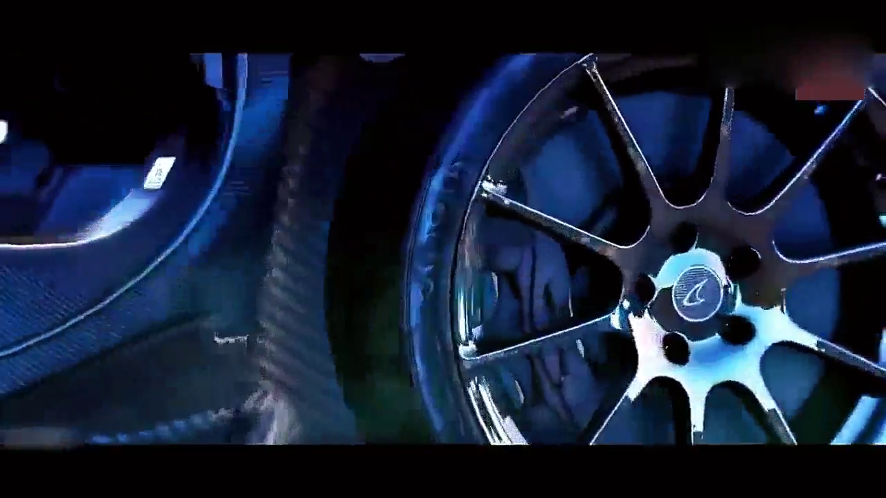 那些只存在游戏里的跑车来了，这里的街头举办豪车盛宴！