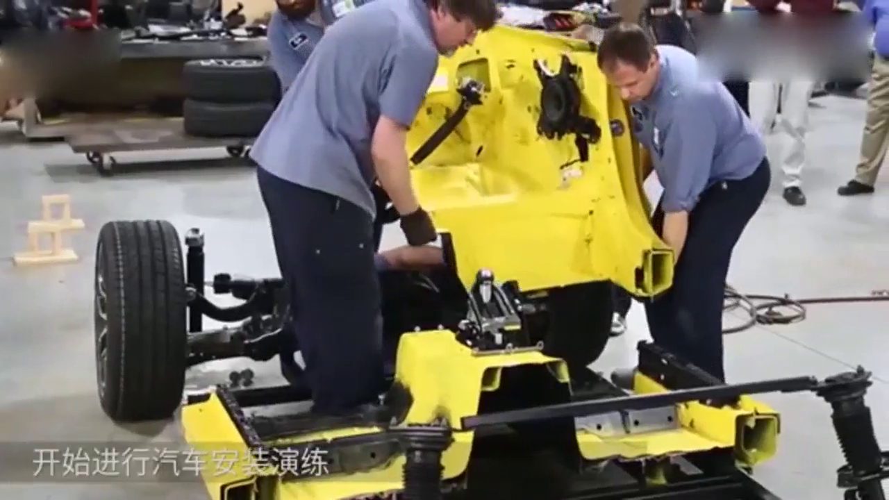 野马跑车也能进电梯？这进电梯方法一般人想不到！