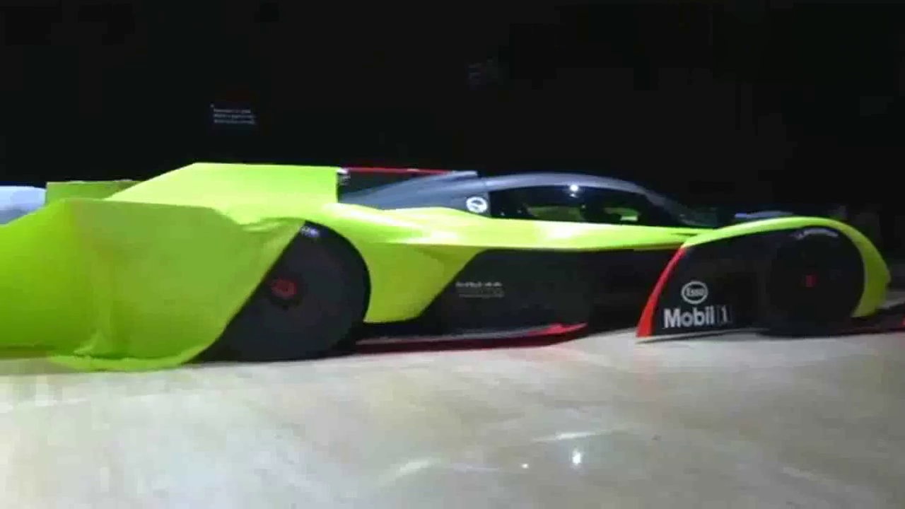 限量25台的阿斯顿马丁超级跑车，掀开遮布才知道有多漂亮！