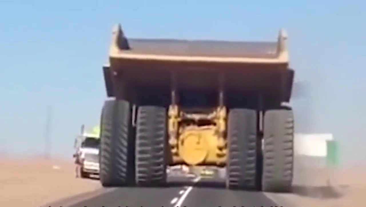 奇葩！世界上最大的卡车，一个轮胎可抵一辆宝马！