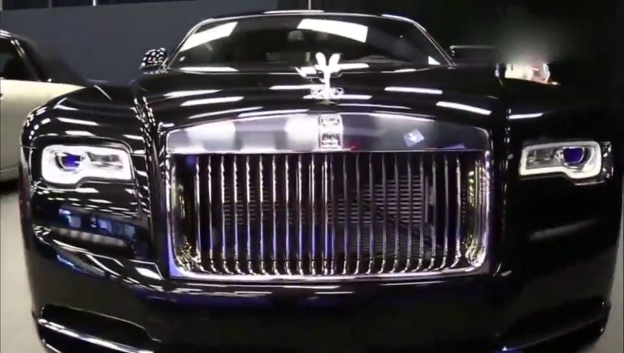 价值1700万的劳斯莱斯跑车，看了内饰才明白什么是真正的豪华！