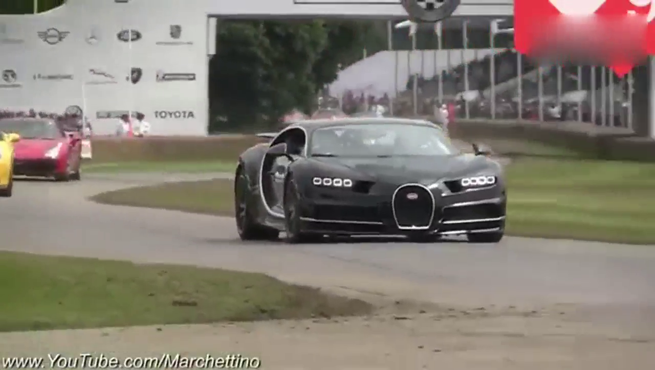 实拍布加迪Chiron跑车现身，其他超跑只能默默跟在后面吸尾气