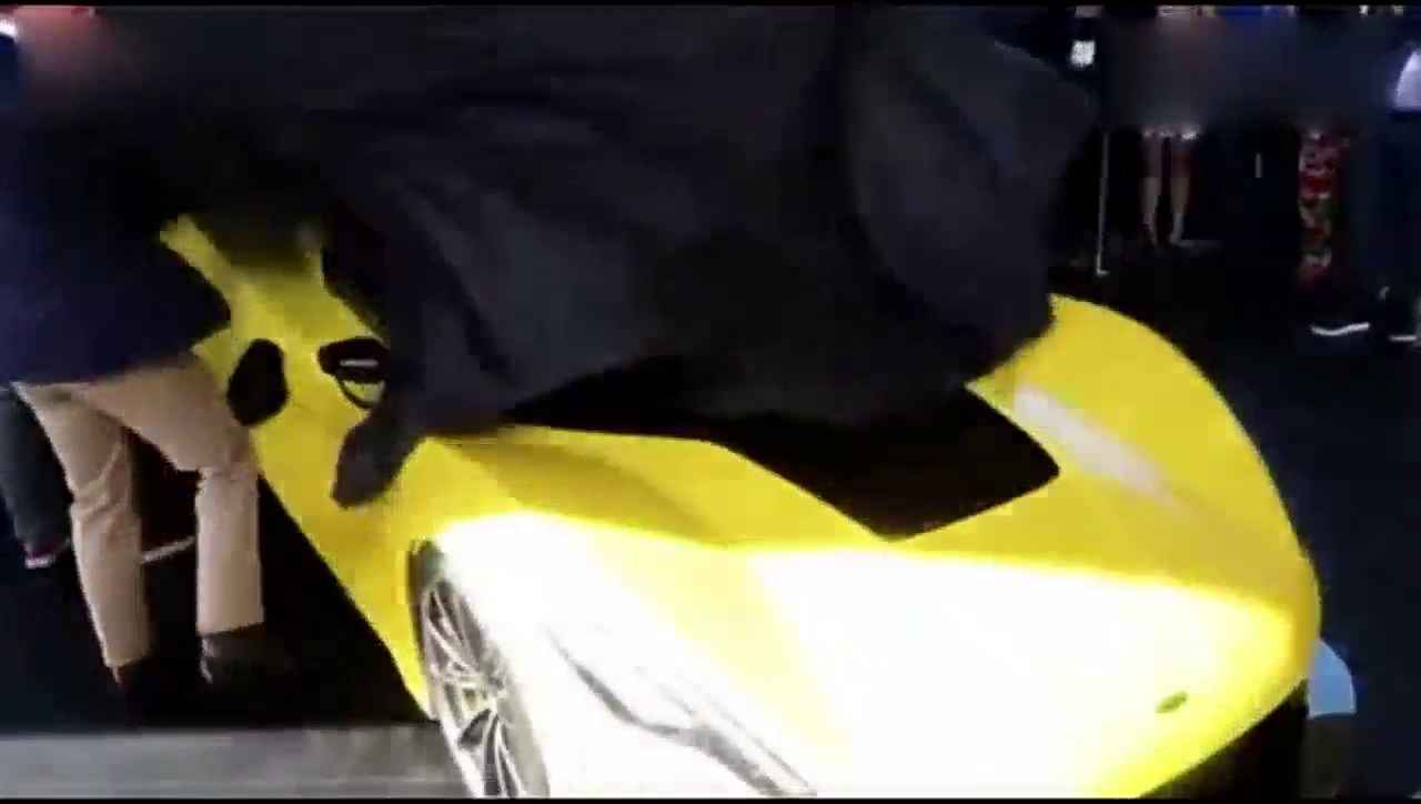 世界最快的超级跑车，拉开遮车布的瞬间，惊艳了眼球