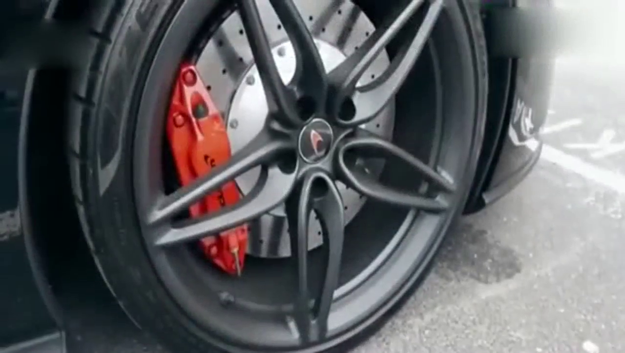 试驾240万的迈凯轮跑车！开着内心都是舒畅！