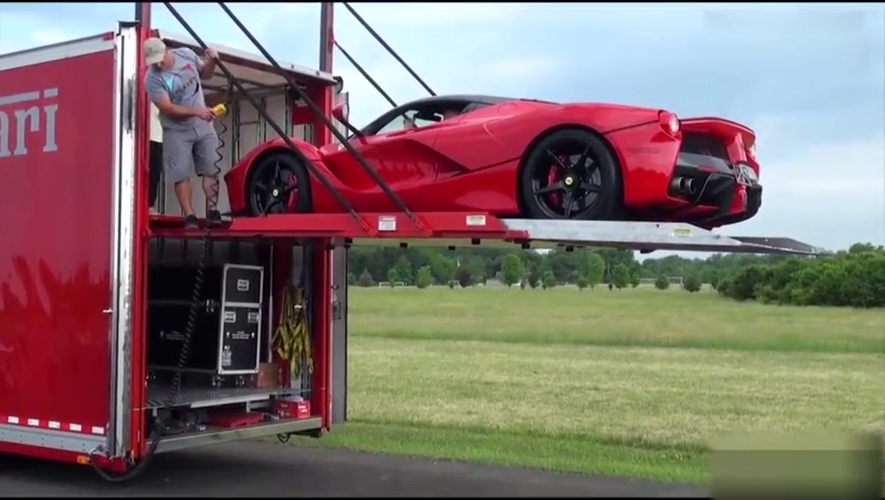 四千万的超级跑车交付客户的那一刻，心总算是放下了