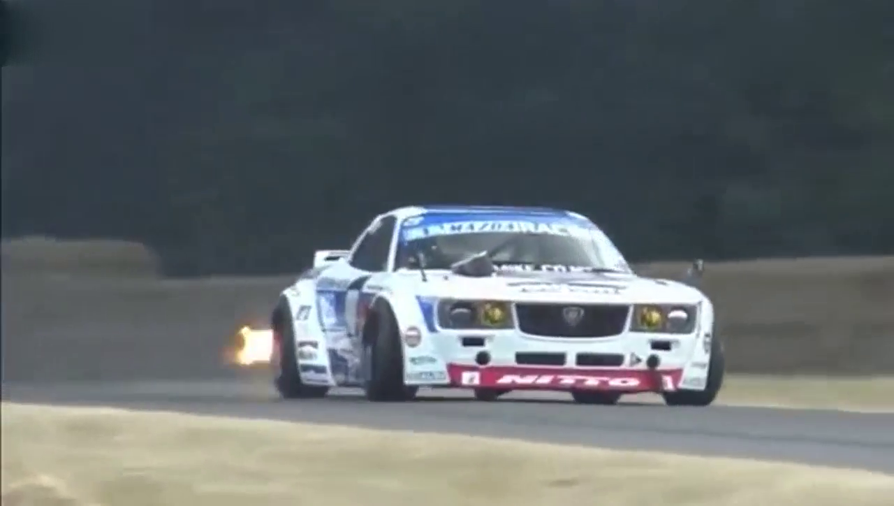 跑车都是横着飙出来的，真是膨胀了！