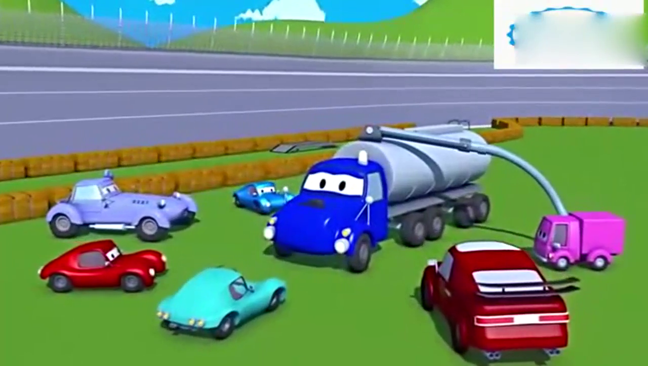 汽车城之超级变形卡车：几十辆小车围住了油罐车，都想要快点加油