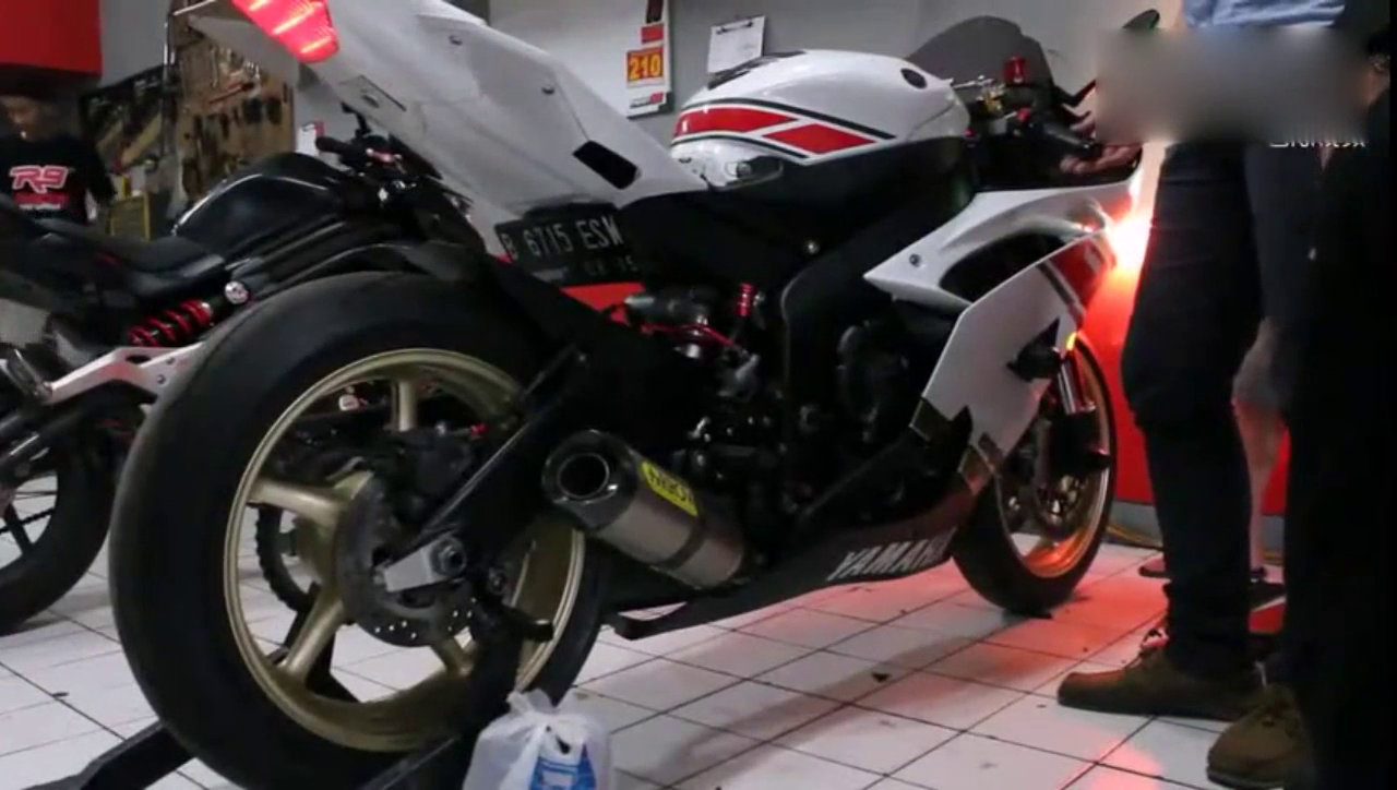 雅马哈R6四缸大排秀排气 万转声浪比跑车更悦耳