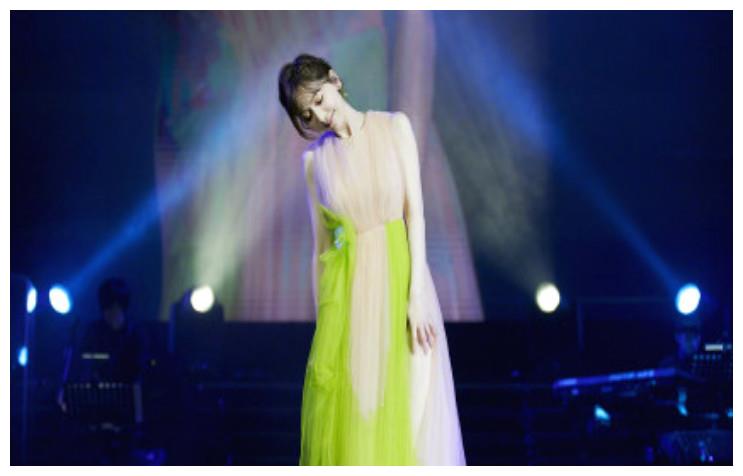 王心凌武汉演唱会，网友：穿上这条裙子的她，太女神了！