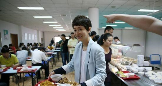 快餐月预算总超支？300元无限次扫码套餐省60%餐费