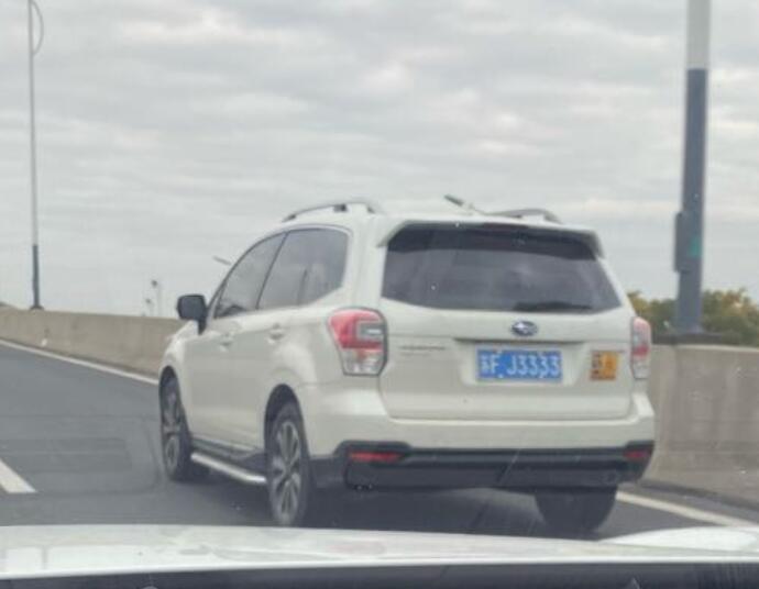 南通东方高架实拍车牌靓号