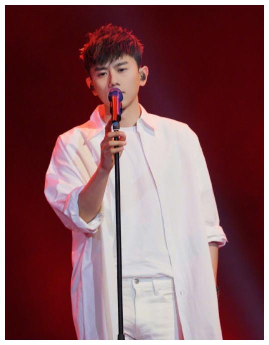 网曝张杰演唱会门票销售情况不佳,网友喊话谢