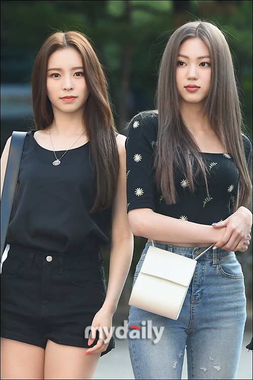 CLC等偶像组合参加《音乐银行》节目彩排