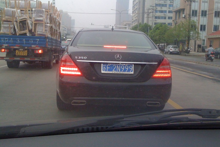 南通通州区实拍奔驰S350L，车牌