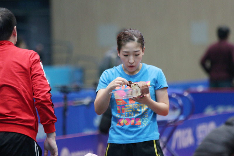 马琳用手机拍了啥?让刘诗雯乐成这样