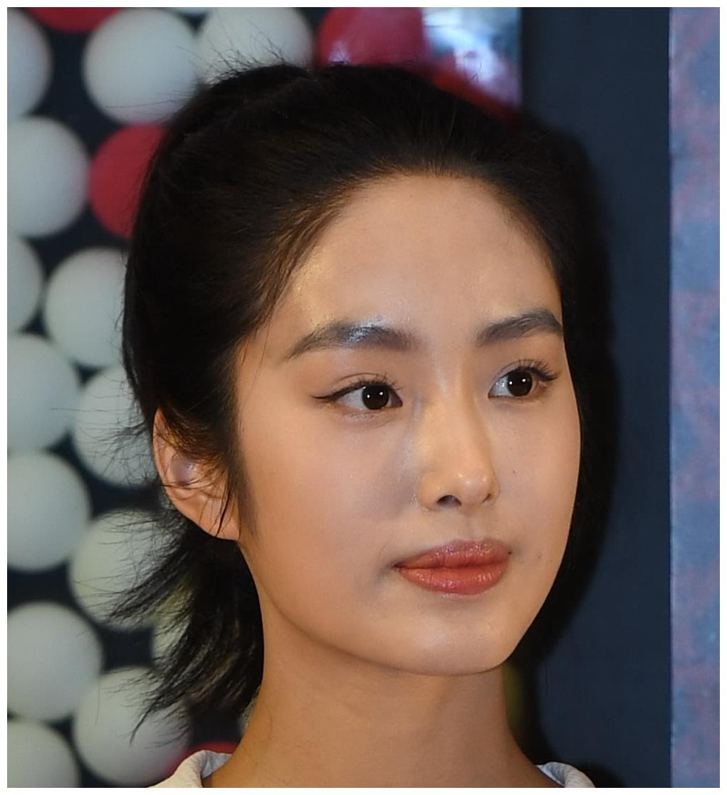 杨采钰继《芳华》合作黄轩,冯女郎爱上刘