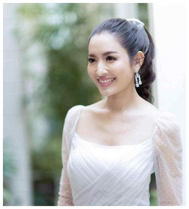 泰星aff携女儿参加push婚礼, 风姿不减当年!