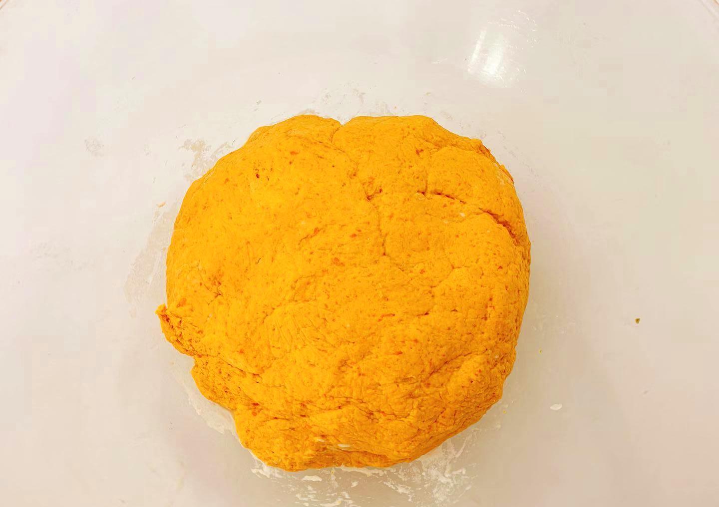 做南瓜饼只加糯米粉?面点师说:好吃的关键,要多加这3味才正宗