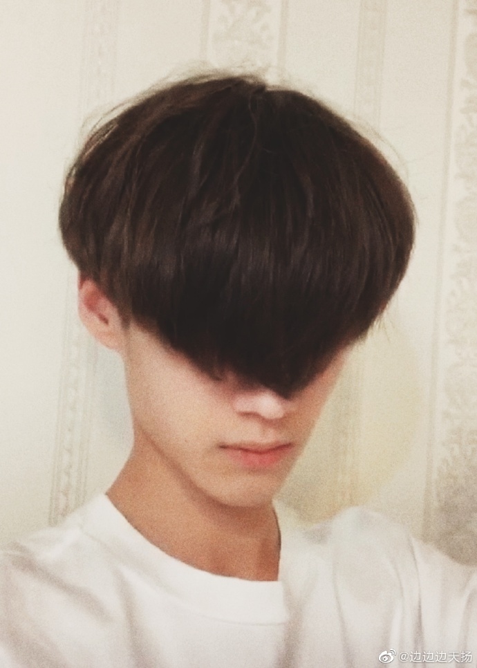 边天扬晒宅家发型照 网友:又一个流星花园boy!