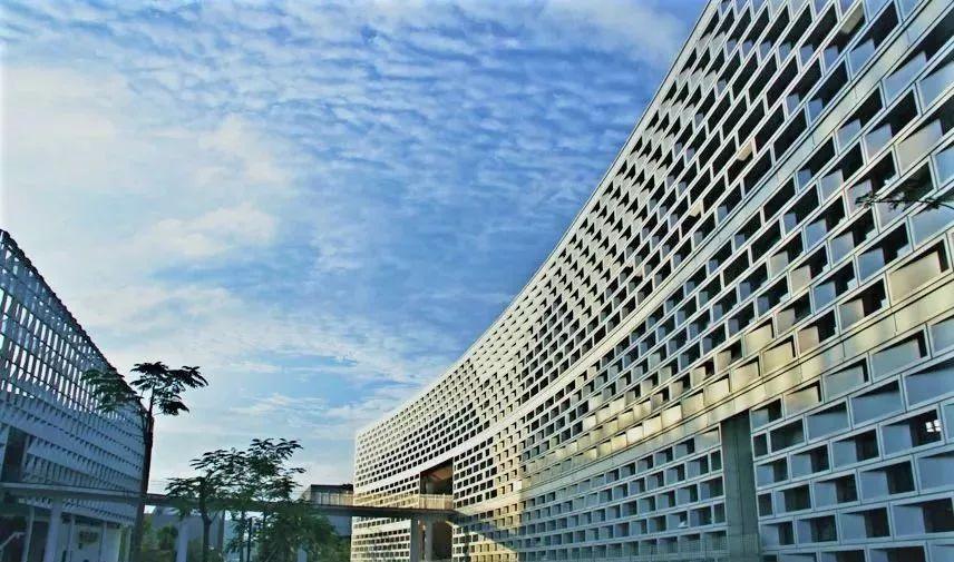 南方科技大学,校园环境优美,位于深圳市南山区,是国家高等教育综合
