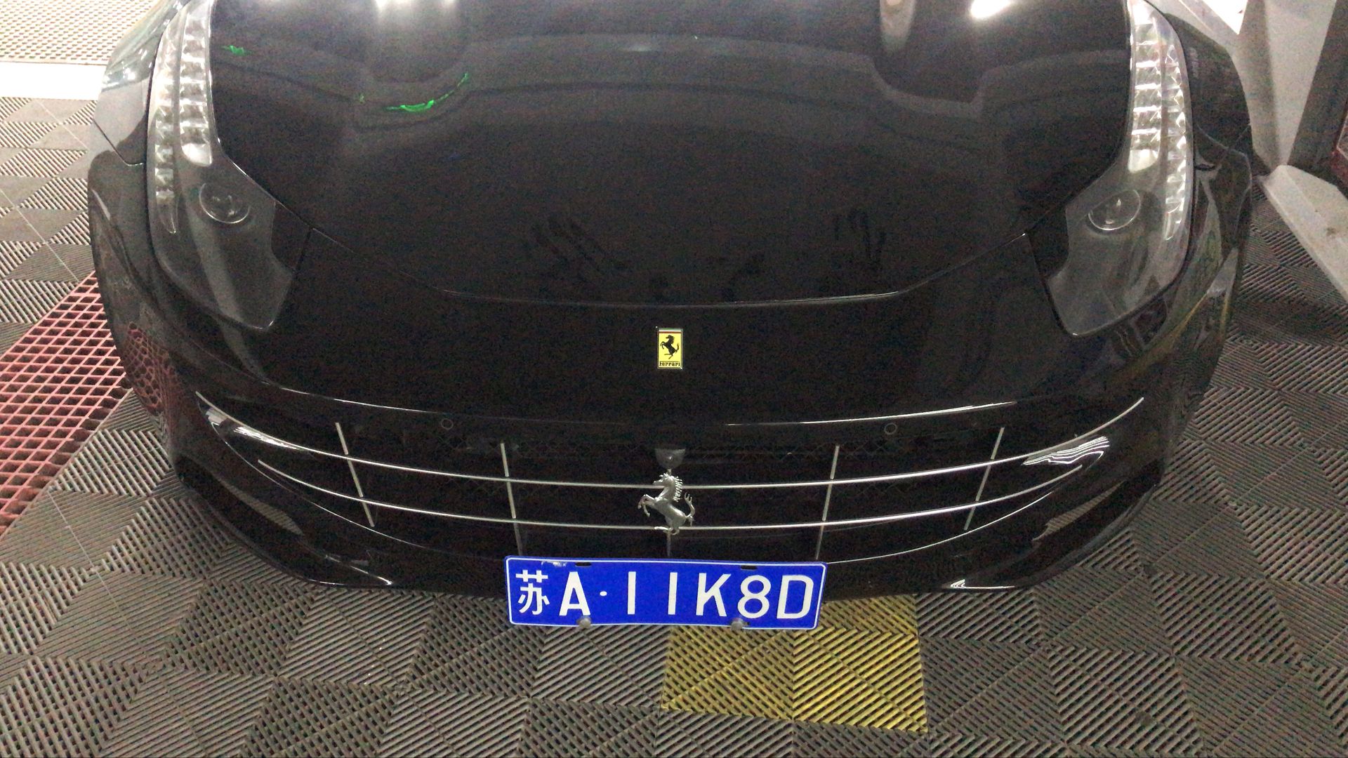 南京街头实拍法拉利加利福尼亚跑车，回头率100%！