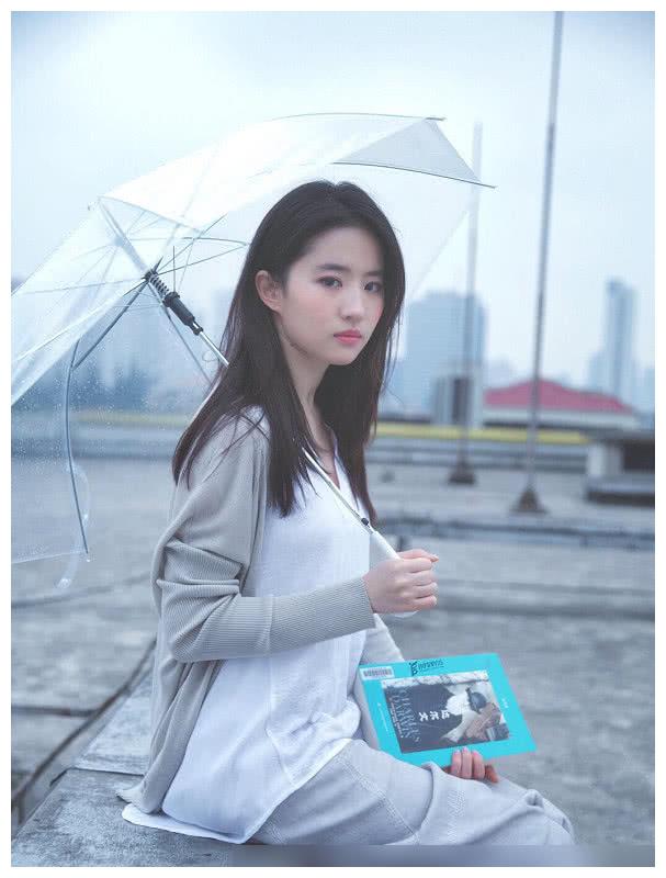 刘亦菲最新写真照尽显初恋文艺女神,侧颜无懈可击
