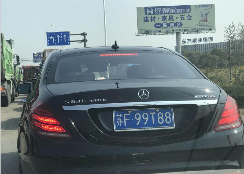 南通金通公路实拍奔驰S63L AMG，低调的性能D级车！
