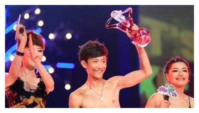 主持人故意叫错张一山的名字,山哥实力回怼嘲