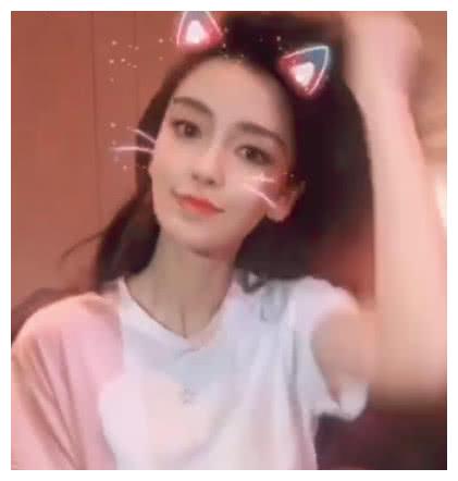 baby晒自拍,小海绵说5字让她秒捂脸,暴露了黄晓明家庭地位