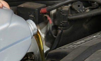 新车何时换机油，要看以下几点，不能光看公里数的