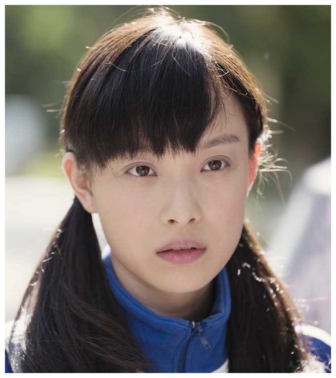 倪妮"真素颜"曝光,肤色暗沉无光,对比精修图老10岁!