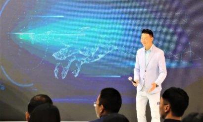 在车展繁忙之余，我还拍了不少车模，谁更有气质？