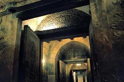 此皇帝13城门同时出殡，此后传说不断，但六百年来从没有被盗过