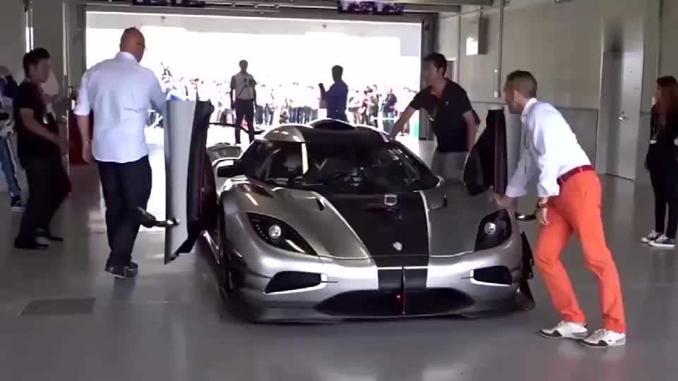 跑车却没有倒挡倒车的那一刻真的很尴尬