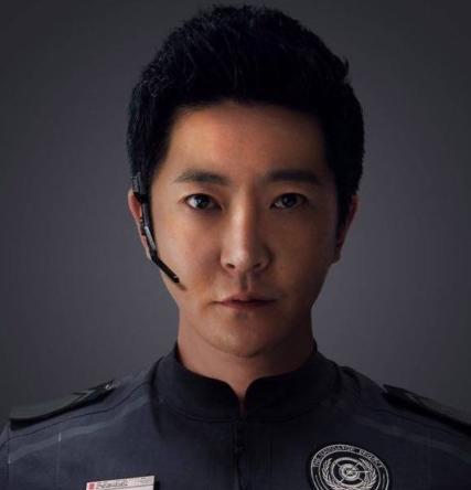 流浪地球里郭京飞在哪儿,网友调侃其渗透式表