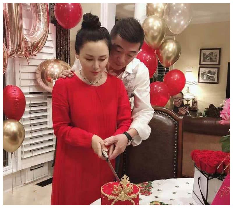 家务活老婆少做点,粗重活老公来,平时邵峰还会陪老婆出游.