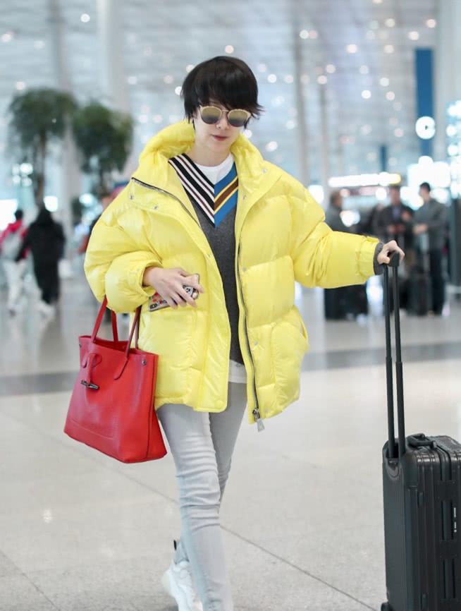 棉衣＋牛仔裤变土气了，如今“棉衣＋石灰裤”，够你潮上一整年！