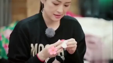 谢娜教张嘉倪抖下巴