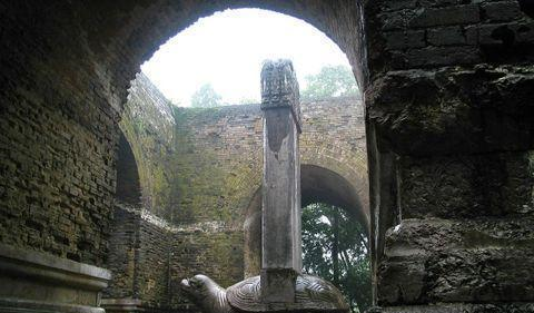 此皇帝13城门同时出殡，此后传说不断，但六百年来从没有被盗过