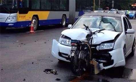 汽车撞不过自行车？偷工减料还是另有隐情？