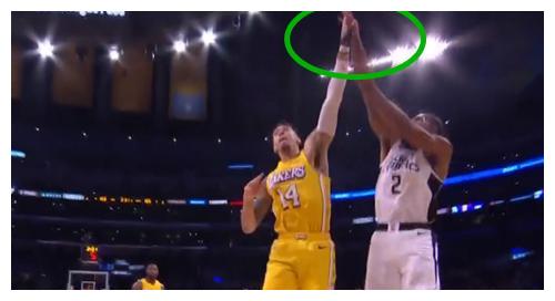 如何用膝盖防守篮球教学(膝盖防护动作)-酷知号