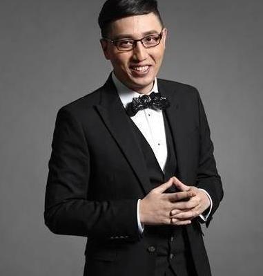 杨钰莹复出却遭新人羞辱，还被新人占便宜，旁边的华少看不下去了