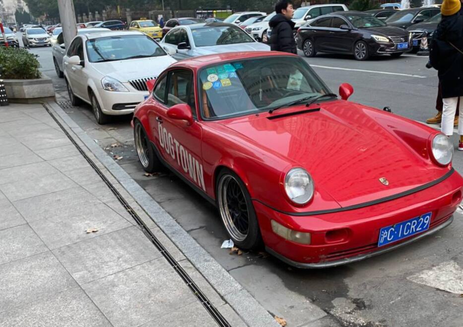 南通启东街头实拍保时捷964跑车，外观太经典了！