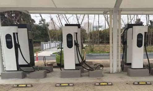 新能源电动车真的省钱吗？算完一笔账，车主：买了个“祖宗”