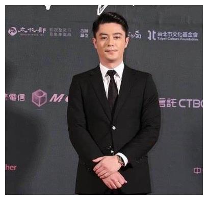 林心如霍建华合体出席电影节 穿情侣装低调秀恩爱,网友:车也不错