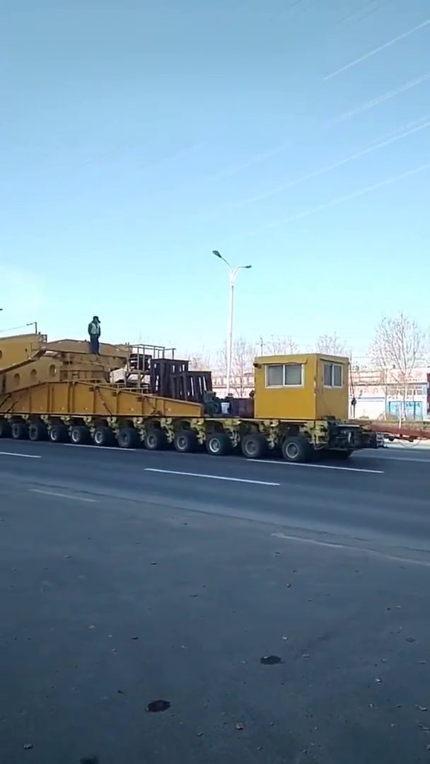 谁能数清这卡车有多少轮胎，比蜈蚣的脚还多