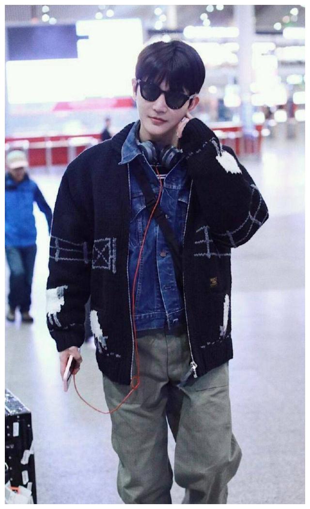 孙坚不但是花样美男,而且真是太爷们儿了! 这姿势真是太棒了!